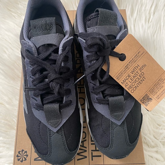 Nike Air Max Pre Day Shoes - Picture 10 of 13